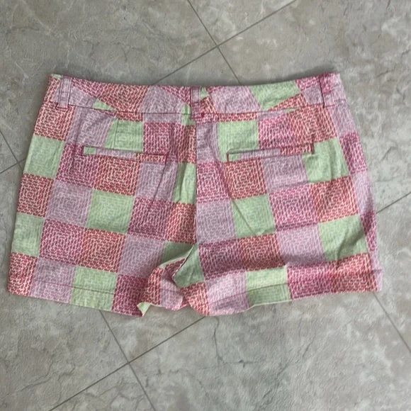 Vineyard Vines Stylish Checkered Women's Shorts 10 - Picture 3 of 4